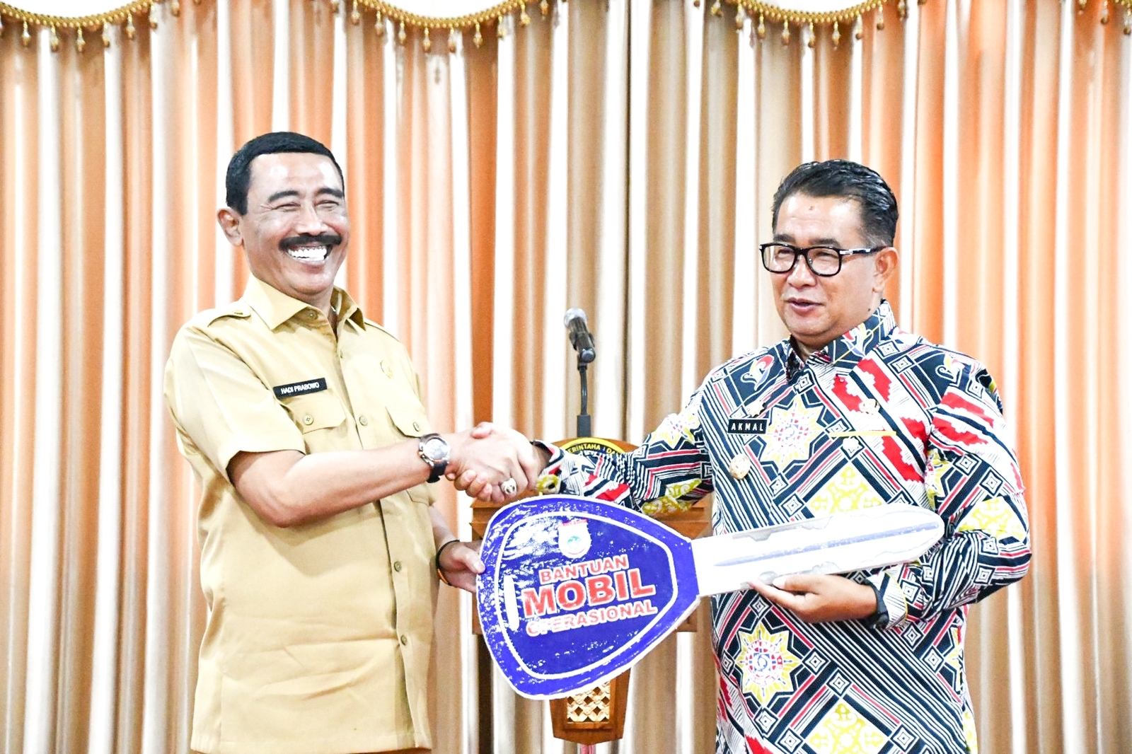 IPDN, ipdn, Pj. Gubernur Sulawesi Barat Memberikan Bantuan Kendaraan Operasional untuk Praja IPDN