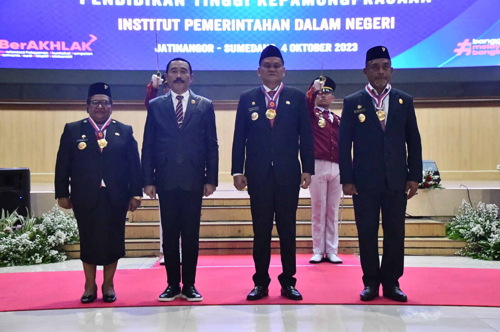 IPDN, ipdn, Tiga Pimpinan Daerah Kembali Mendapatkan Tanda Kehormatan dan Lencana Alumni Kehormatan dari IPDN